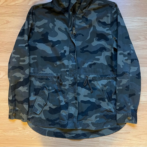Lightweight Camo Jacket - Picture 2 of 4